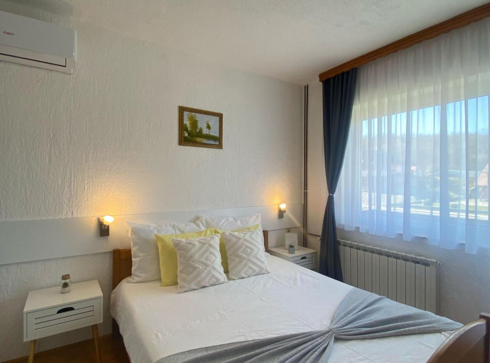 M&N Zafran Hotel Грабовац Екстериор снимка