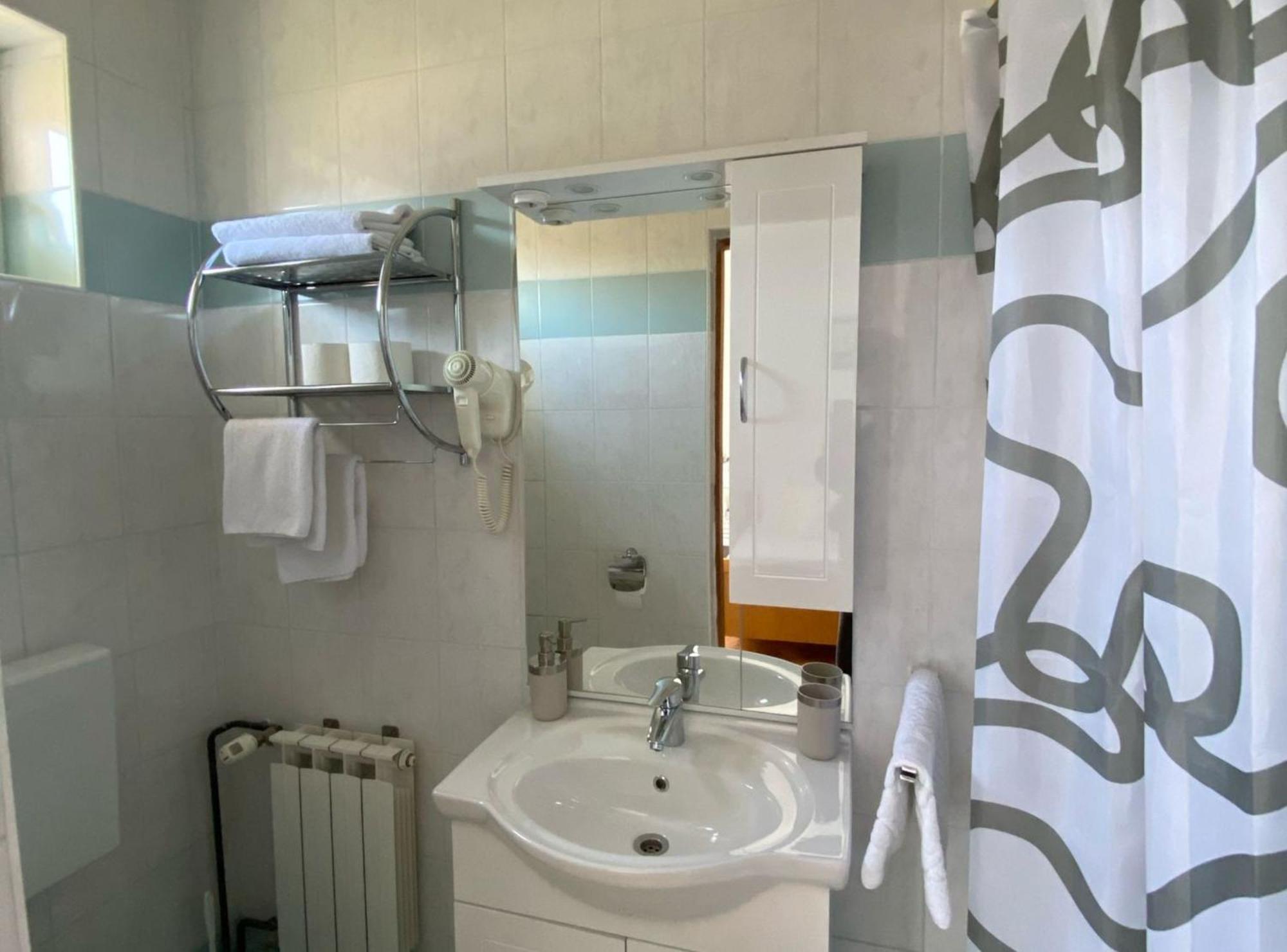 M&N Zafran Hotel Грабовац Екстериор снимка