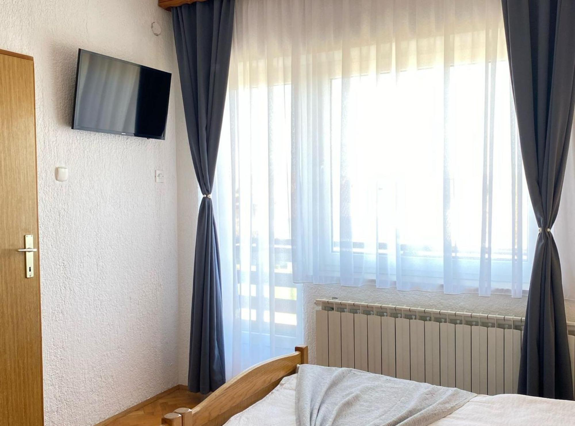 M&N Zafran Hotel Грабовац Екстериор снимка
