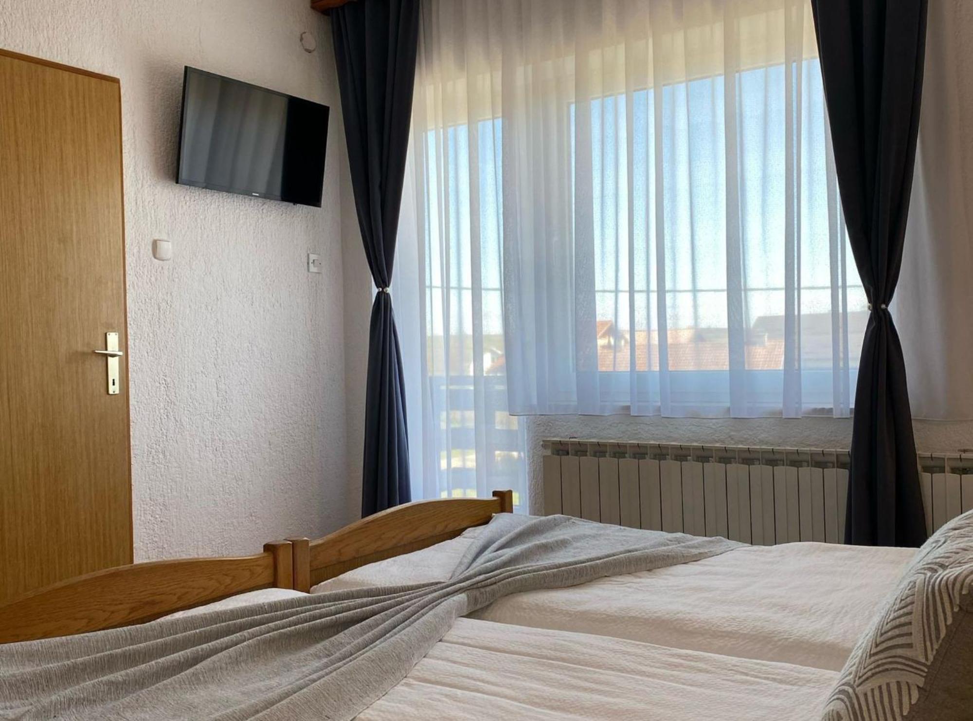 M&N Zafran Hotel Грабовац Екстериор снимка
