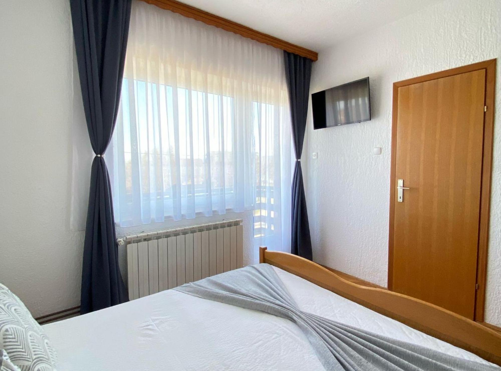M&N Zafran Hotel Грабовац Екстериор снимка