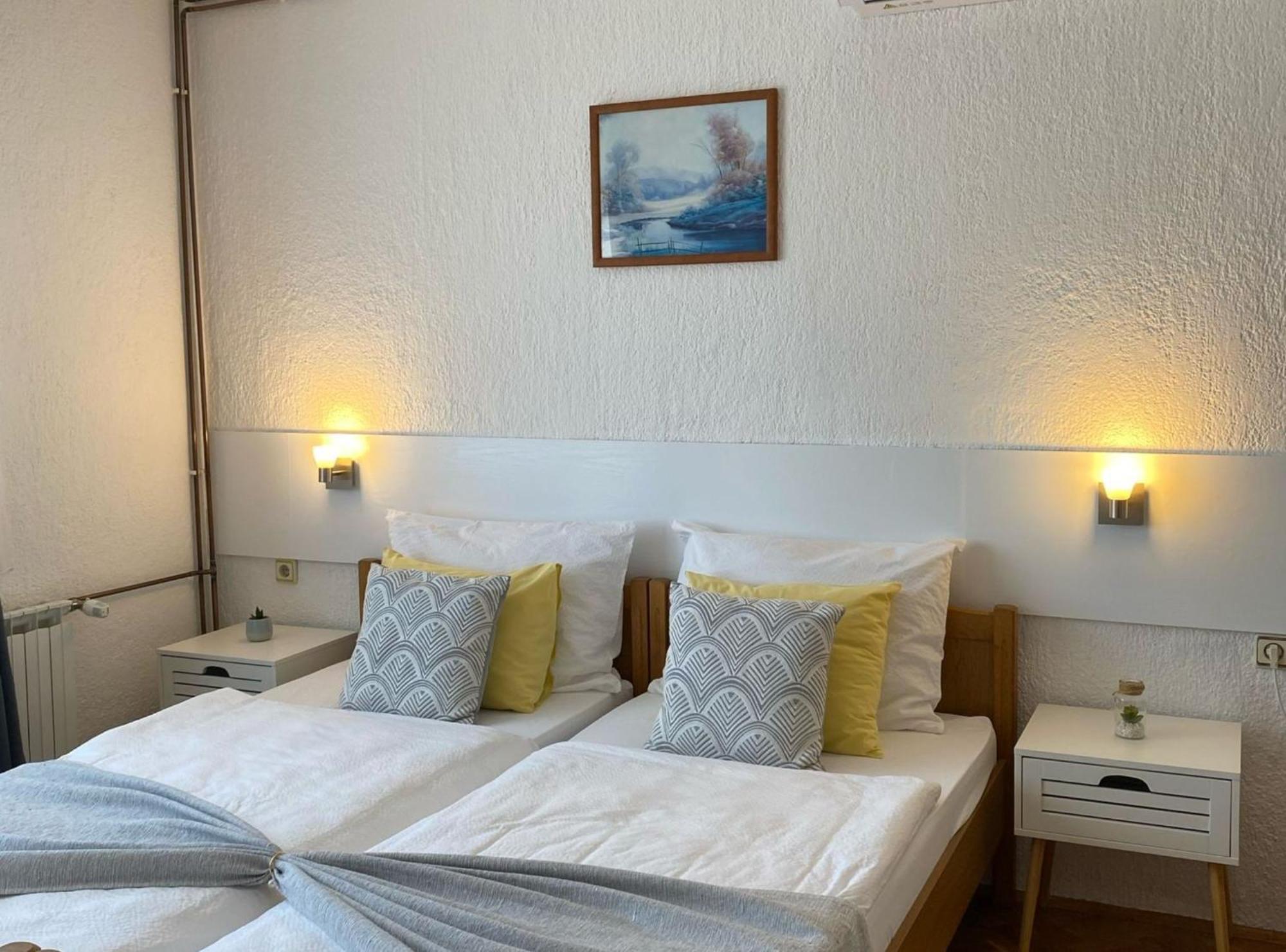 M&N Zafran Hotel Грабовац Екстериор снимка