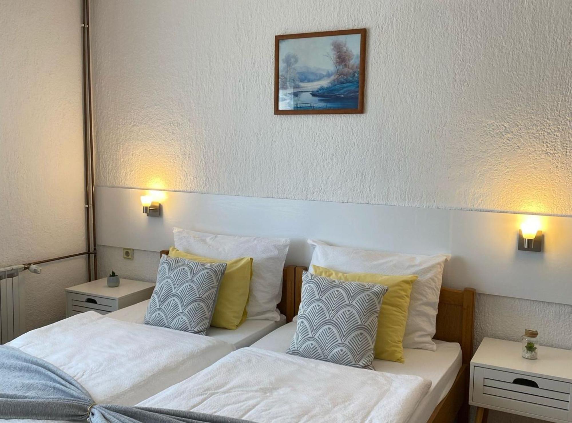 M&N Zafran Hotel Грабовац Екстериор снимка